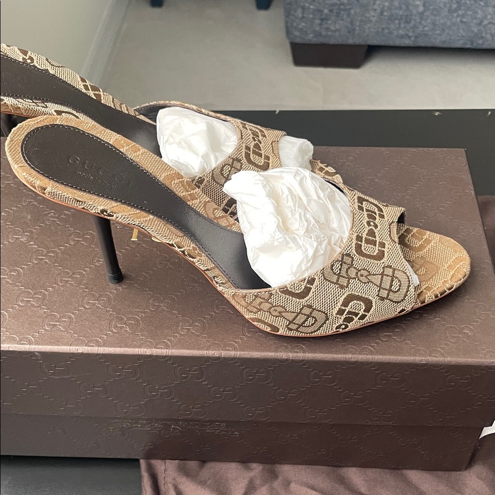 Gucci Brown Patterned Women's Sandals - Picture 5 of 10